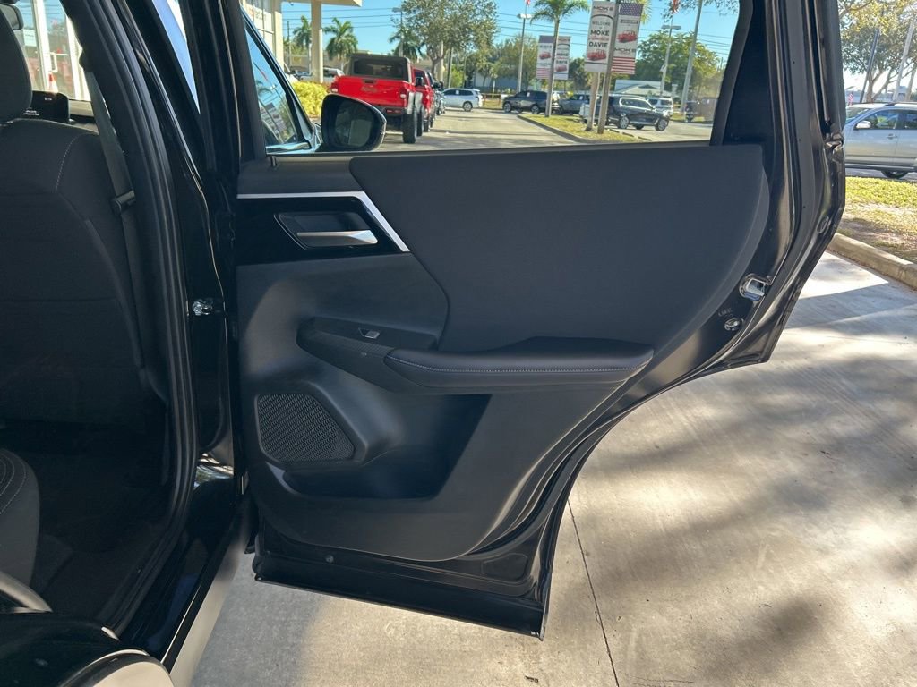 Used 2023 Mitsubishi Outlander ES image 29