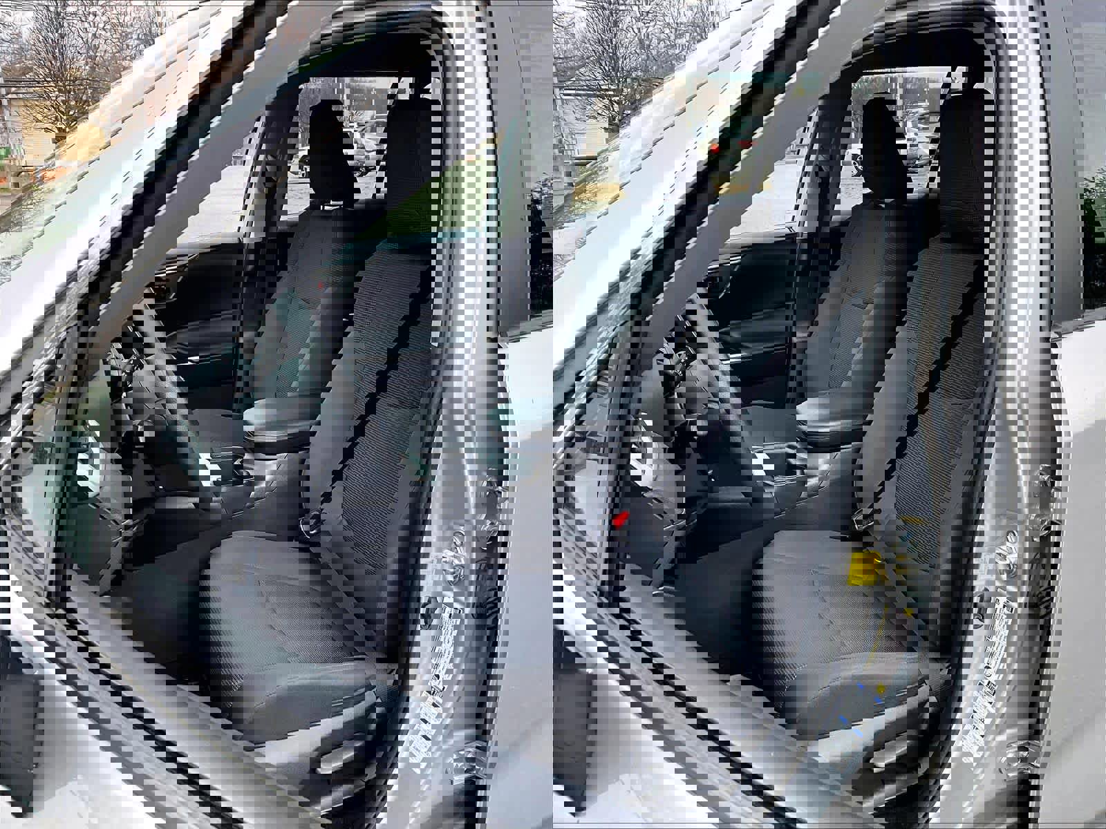 Used 2022 Toyota RAV4 LE image 10