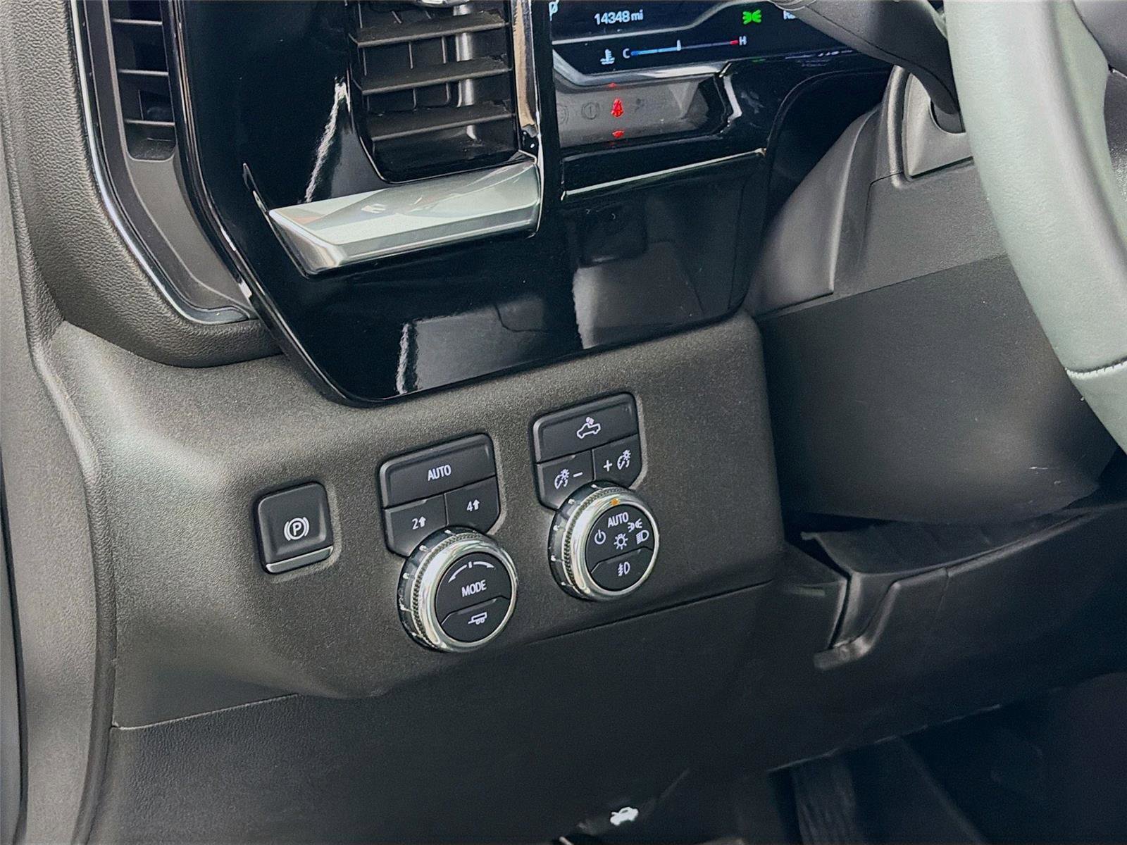 Used 2025 GMC Sierra 1500 Elevation AWD/4WD image 10
