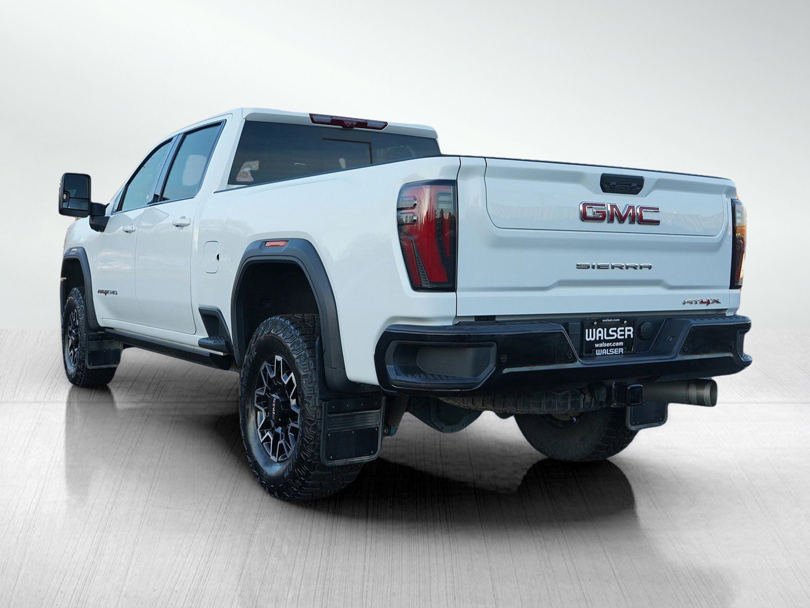 Used 2025 GMC Sierra 2500 AT4X image 4