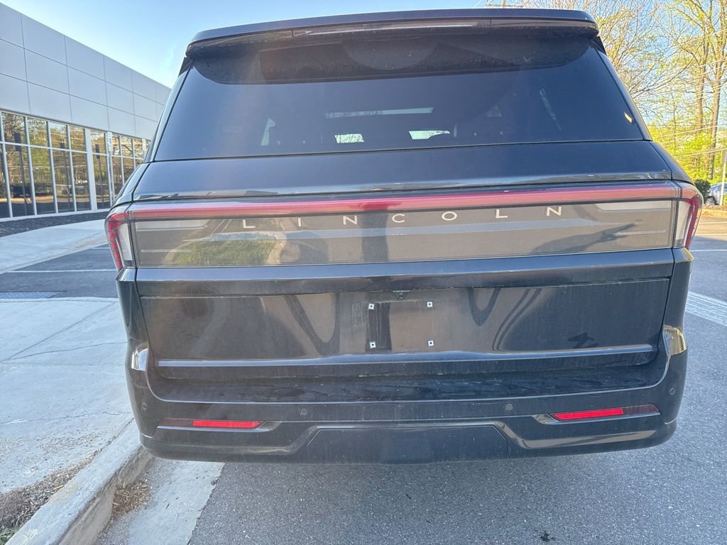 Used 2025 Lincoln Navigator Reserve image 6