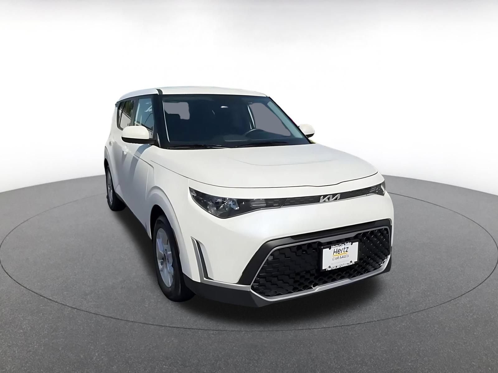 Used 2025 Kia Soul LX w/ LX Technology Package FWD image 3