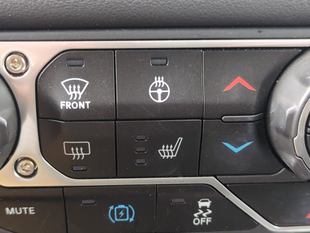 Used 2025 Jeep Wrangler Unlimited Sahara w/ Safety Group image 24