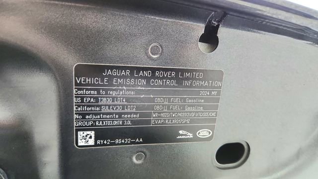 Used 2024 Land Rover Discovery Dynamic SE AWD/4WD image 65