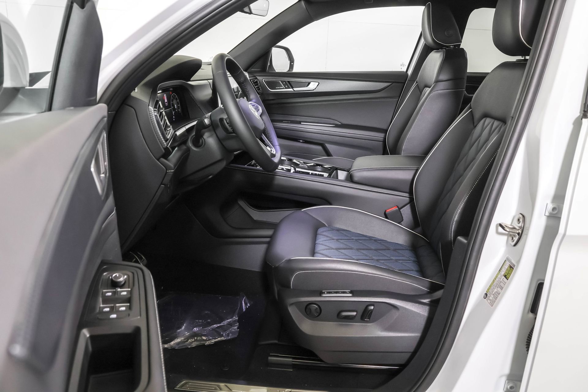 New 2026 Volkswagen Atlas Cross Sport SEL Premium R-Line image 5
