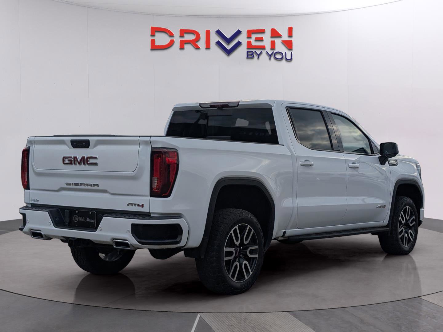 Used 2024 GMC Sierra 1500 AT4 w/ Technology Package image 6