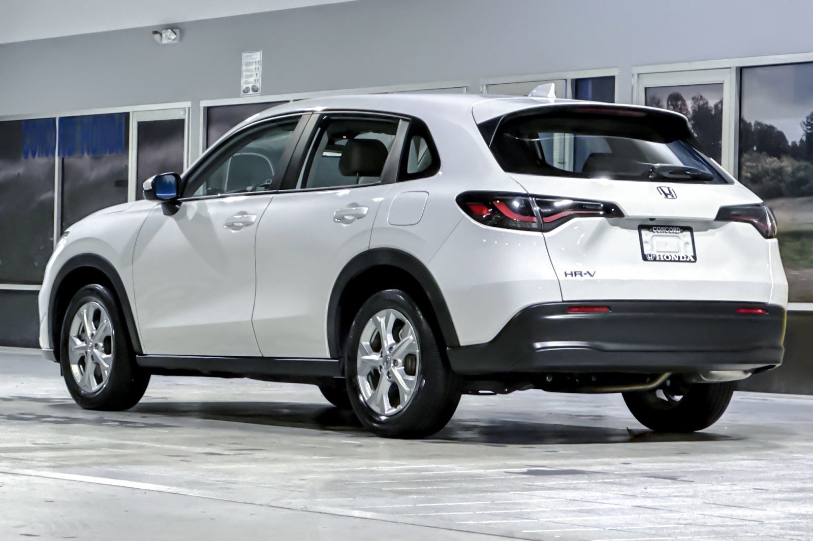 Used 2023 Honda HR-V LX image 3