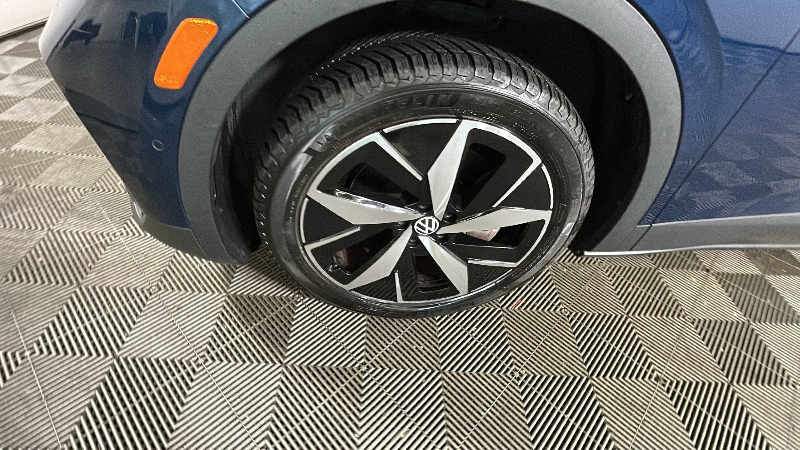 Used 2023 Volkswagen ID.4 Pro S AWD/4WD image 9