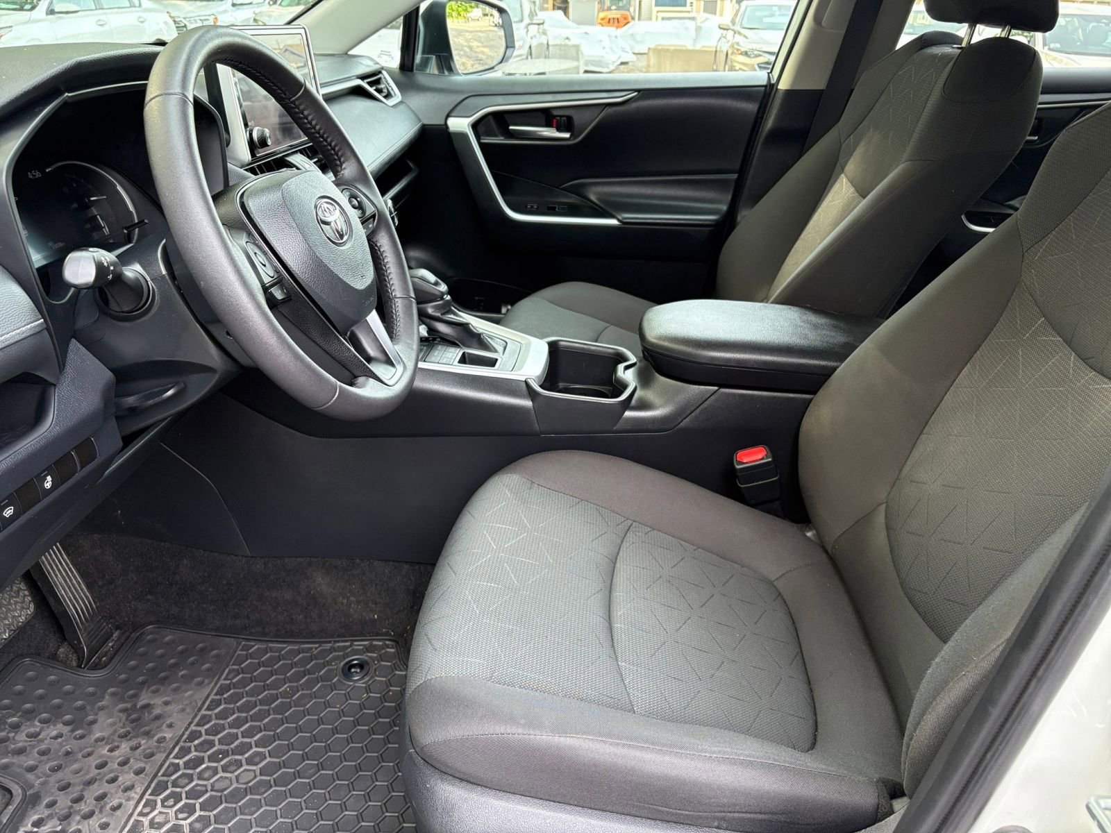 Used 2024 Toyota RAV4 XLE image 27