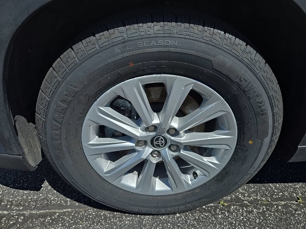 Used 2024 Toyota Grand Highlander AWD image 18