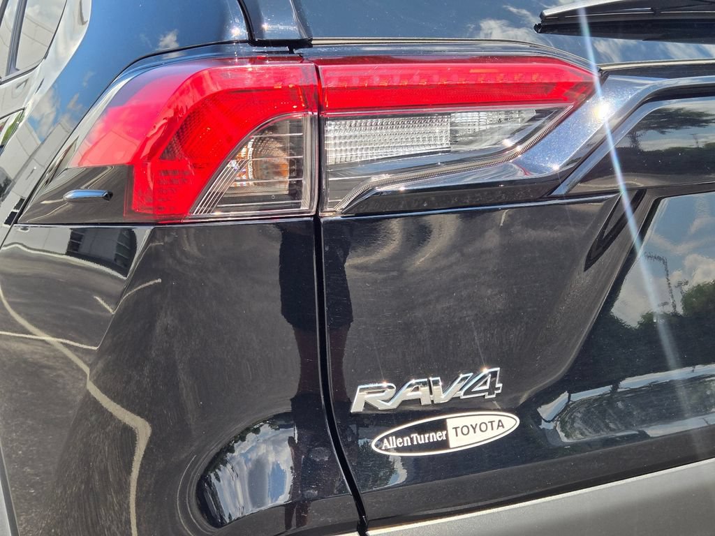 Used 2025 Toyota RAV4 LE AWD/4WD image 8
