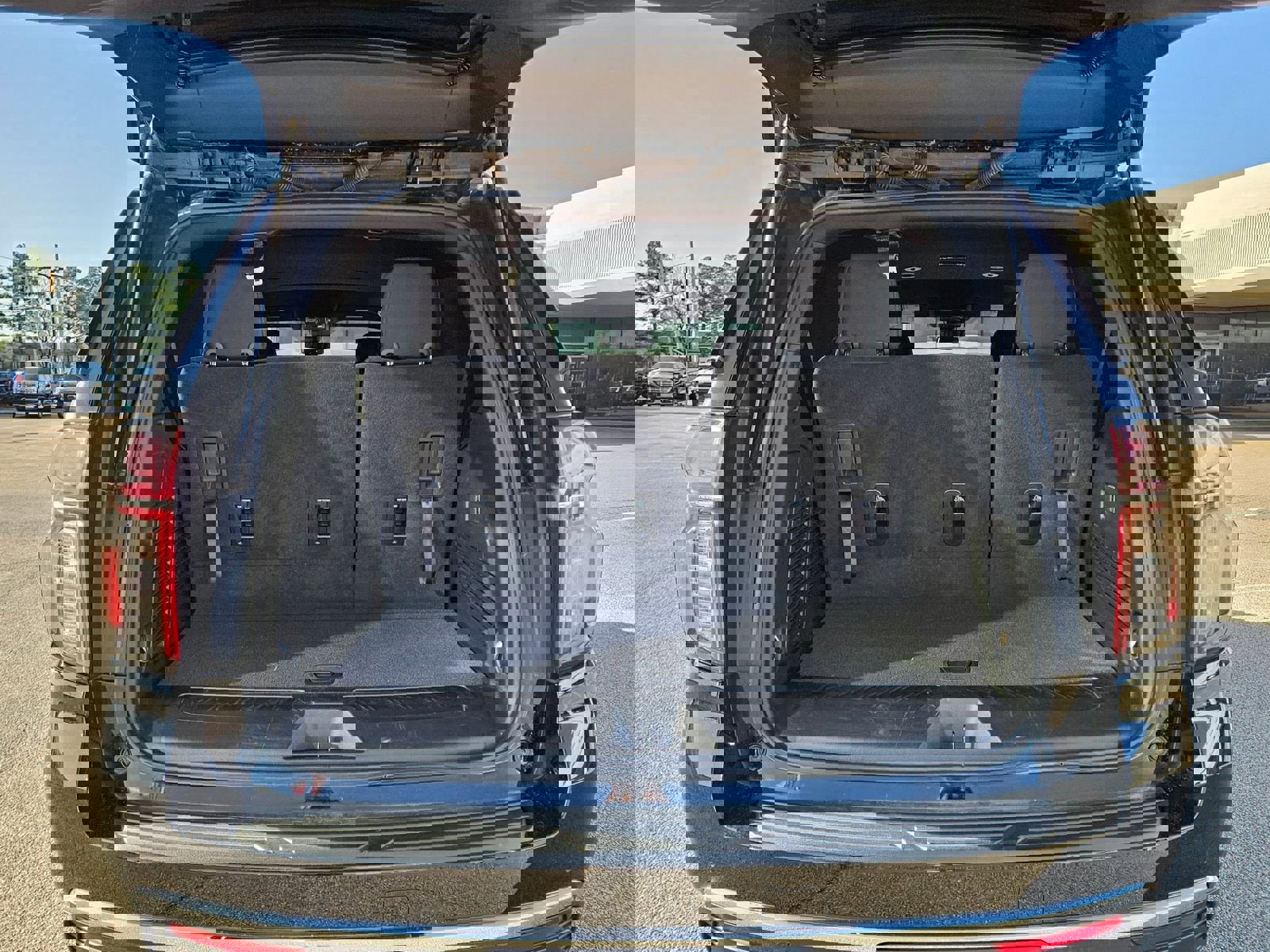 Used 2024 Chevrolet Tahoe LS image 4