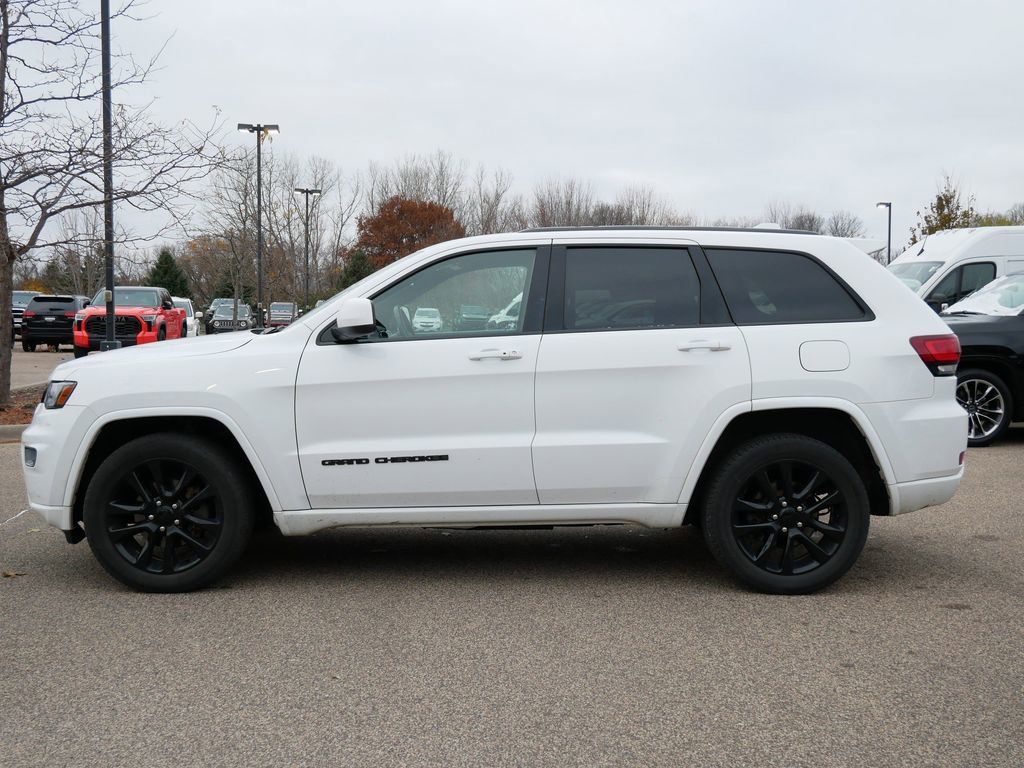 Used 2019 Jeep Grand Cherokee Altitude image 2
