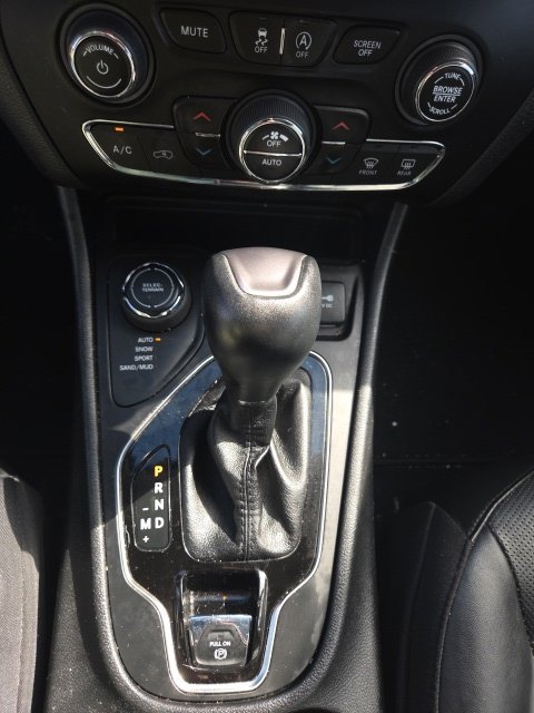 Used 2020 Jeep Cherokee Limited AWD/4WD image 9