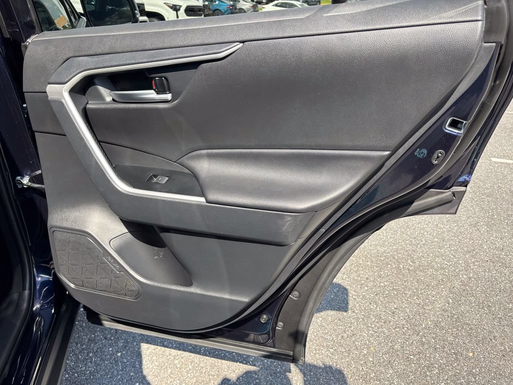 Used 2025 Toyota RAV4 XLE AWD/4WD image 43