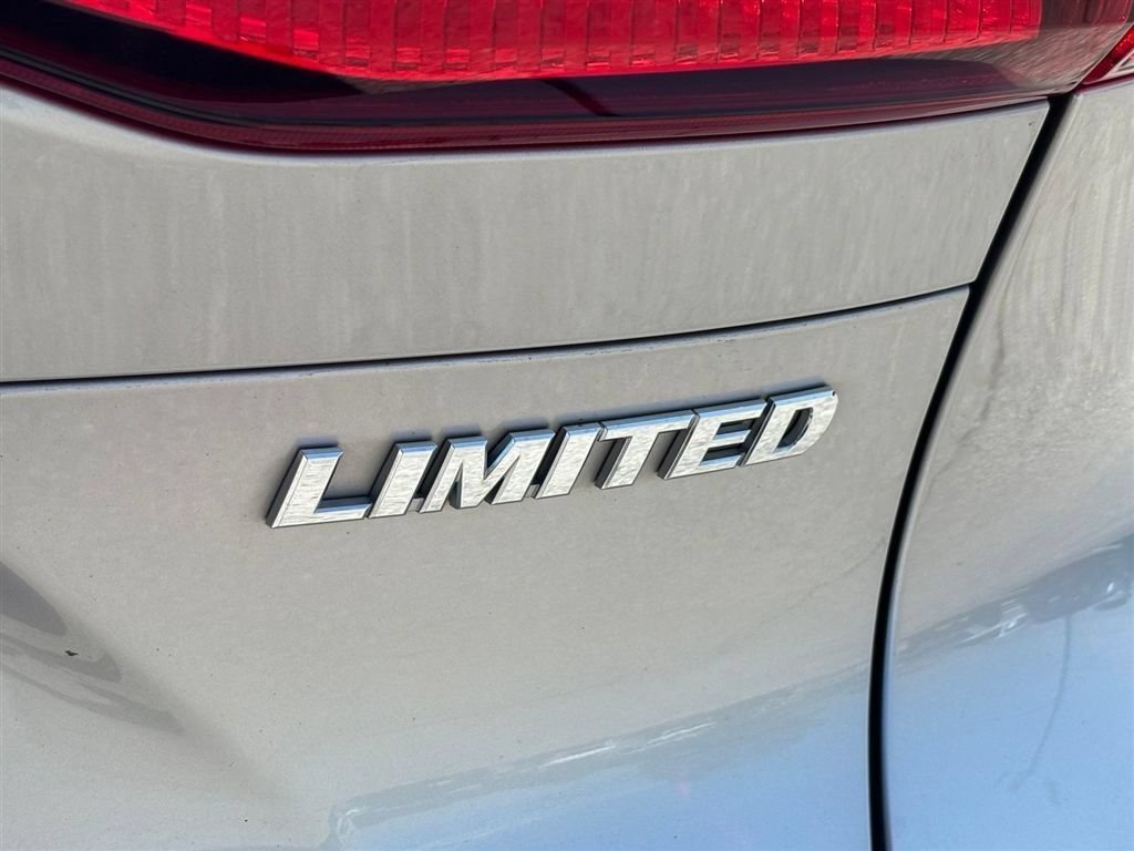 Used 2023 Toyota Venza Limited AWD/4WD image 11