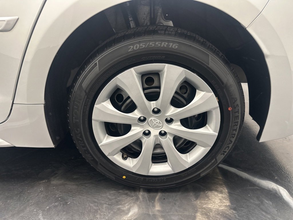 Used 2023 Toyota Corolla LE image 29