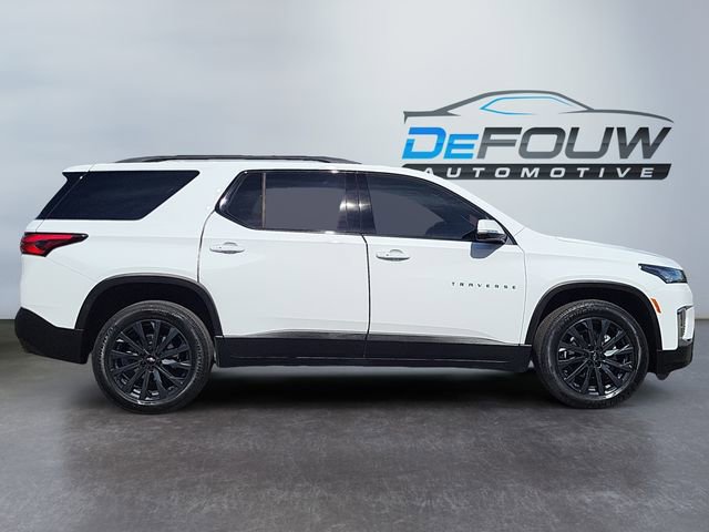 Used 2023 Chevrolet Traverse RS image 2
