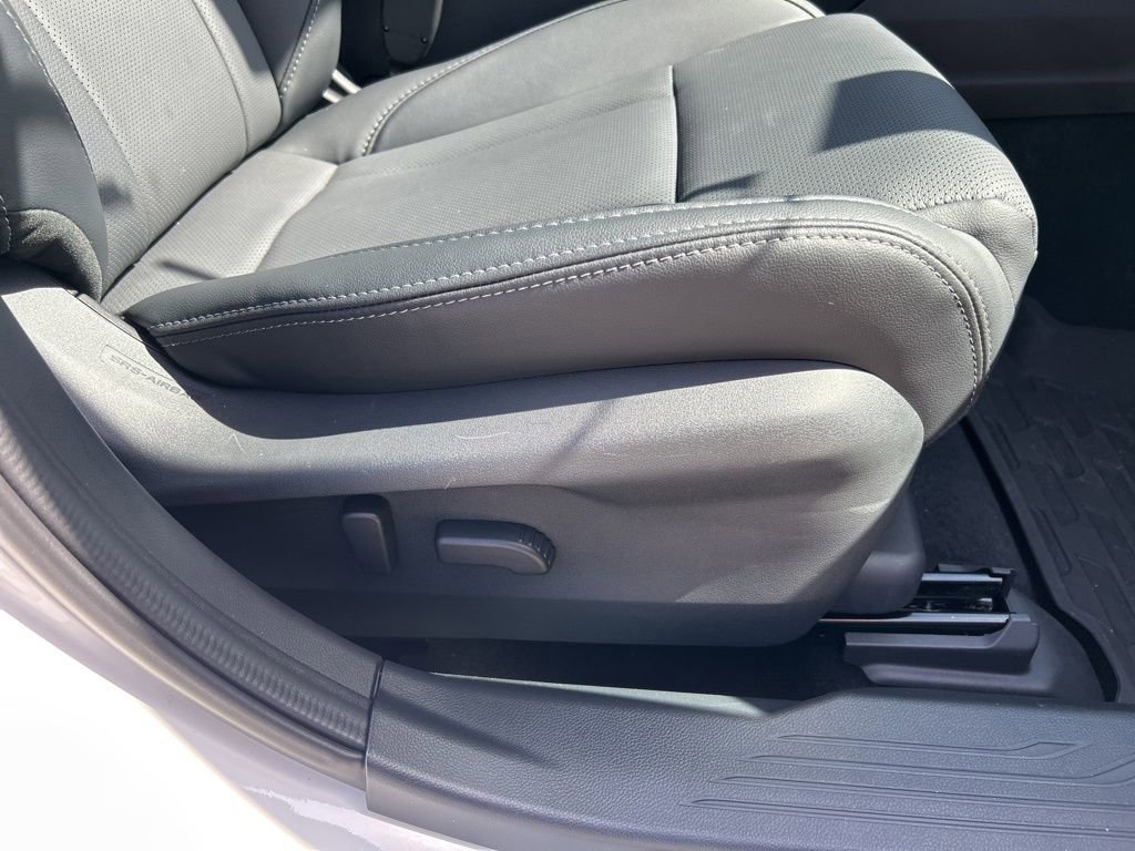 Used 2025 Subaru Legacy Limited w/ Popular Package #3 image 43