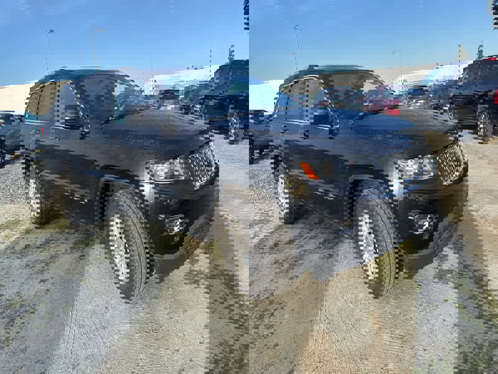 Used 2015 Jeep Grand Cherokee Laredo w/ Quick Order Package 23E image 3