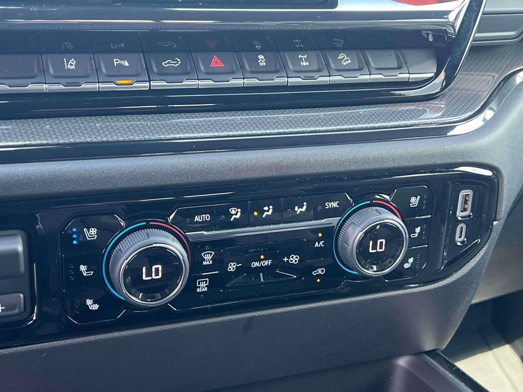 Used 2024 Chevrolet Silverado 2500 ZR2 w/ Technology Package AWD/4WD image 30