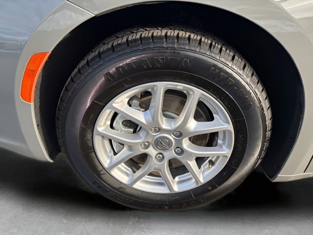 Used 2023 Chrysler Pacifica Touring-L FWD image 9