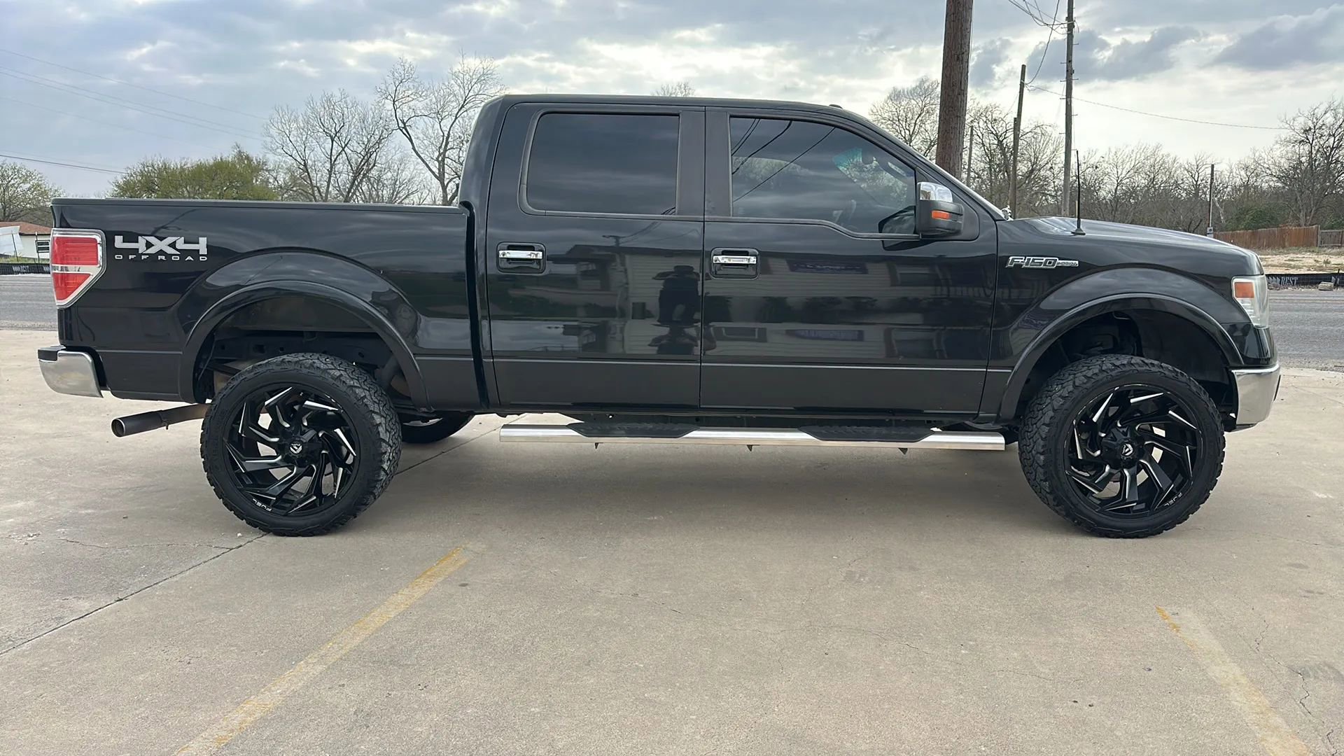 Used 2014 Ford F150 Lariat w/ Equipment Group 502A Luxury image 6