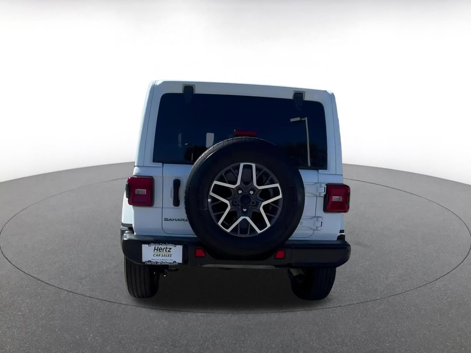 Used 2025 Jeep Wrangler Sahara image 11
