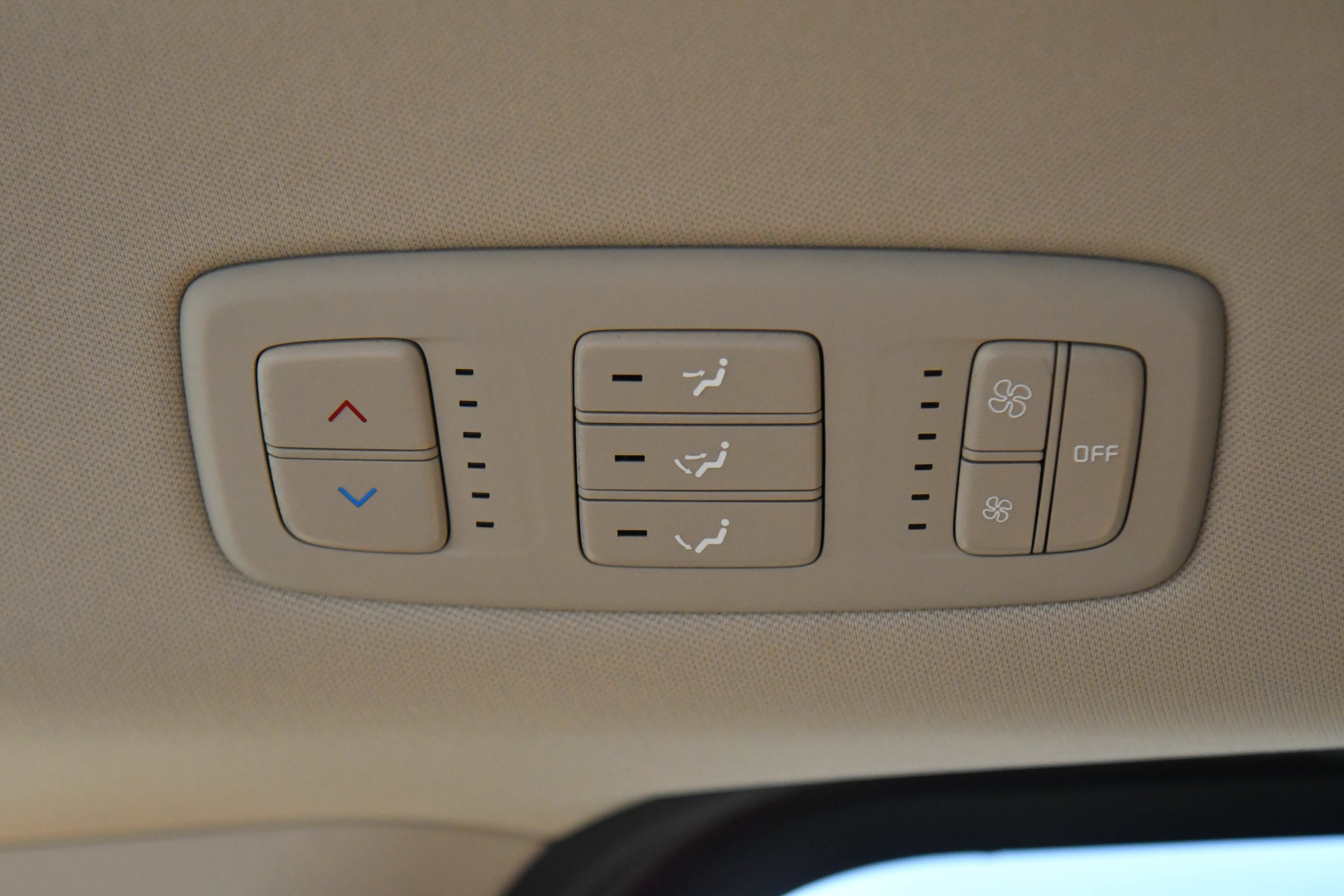 Used 2022 Kia Carnival LX FWD image 40