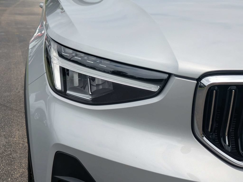 Certified 2025 Volvo XC40 B5 Core AWD/4WD image 10