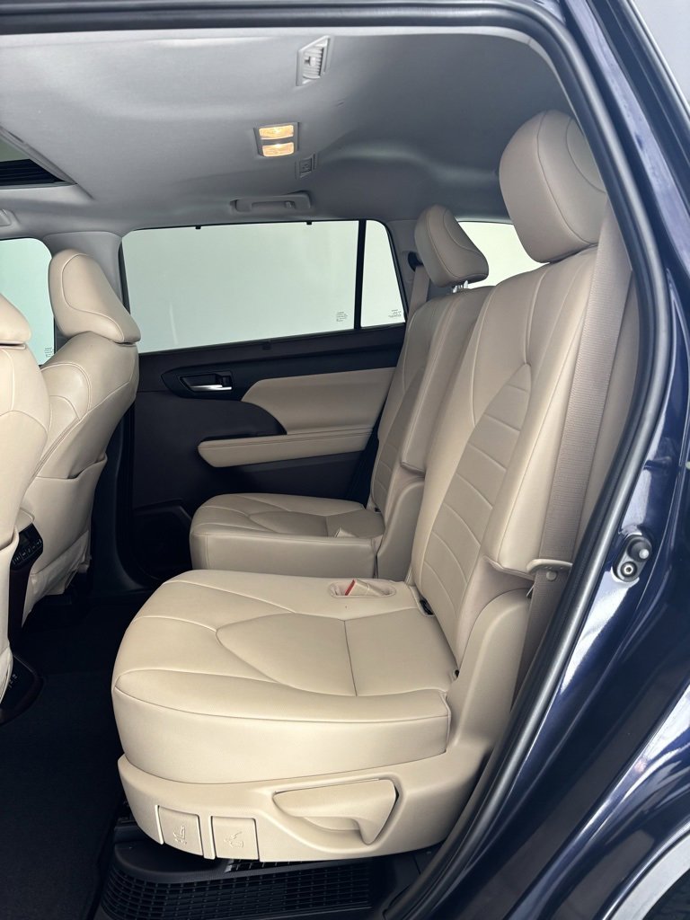 Certified 2021 Toyota Highlander XLE image 24
