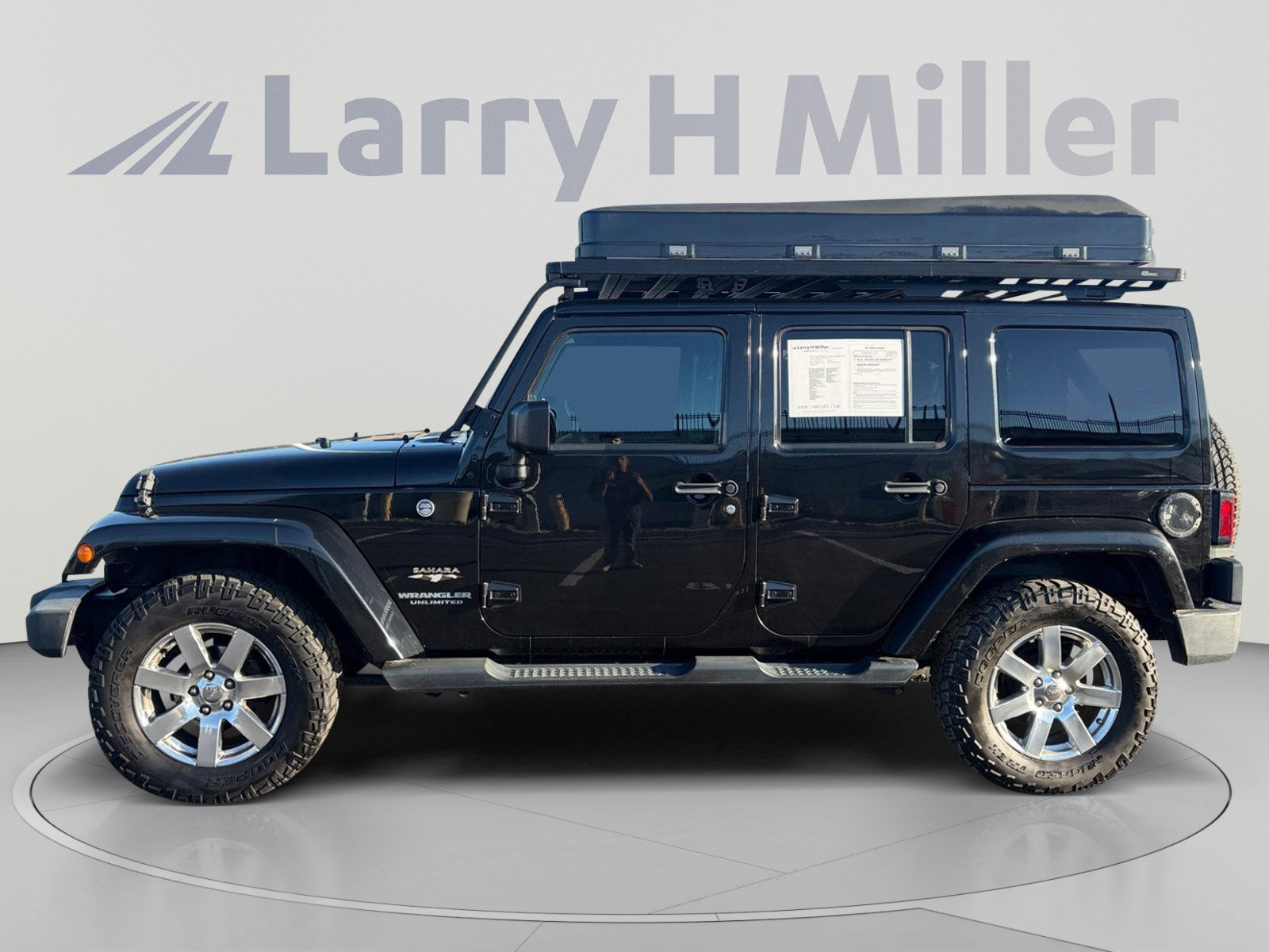 Used 2016 Jeep Wrangler Unlimited Sahara w/ Connectivity Group AWD/4WD image 2