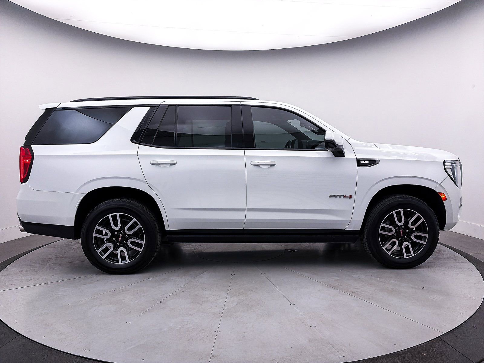 Used 2023 GMC Yukon AT4 w/ AT4 Premium Plus Package image 40