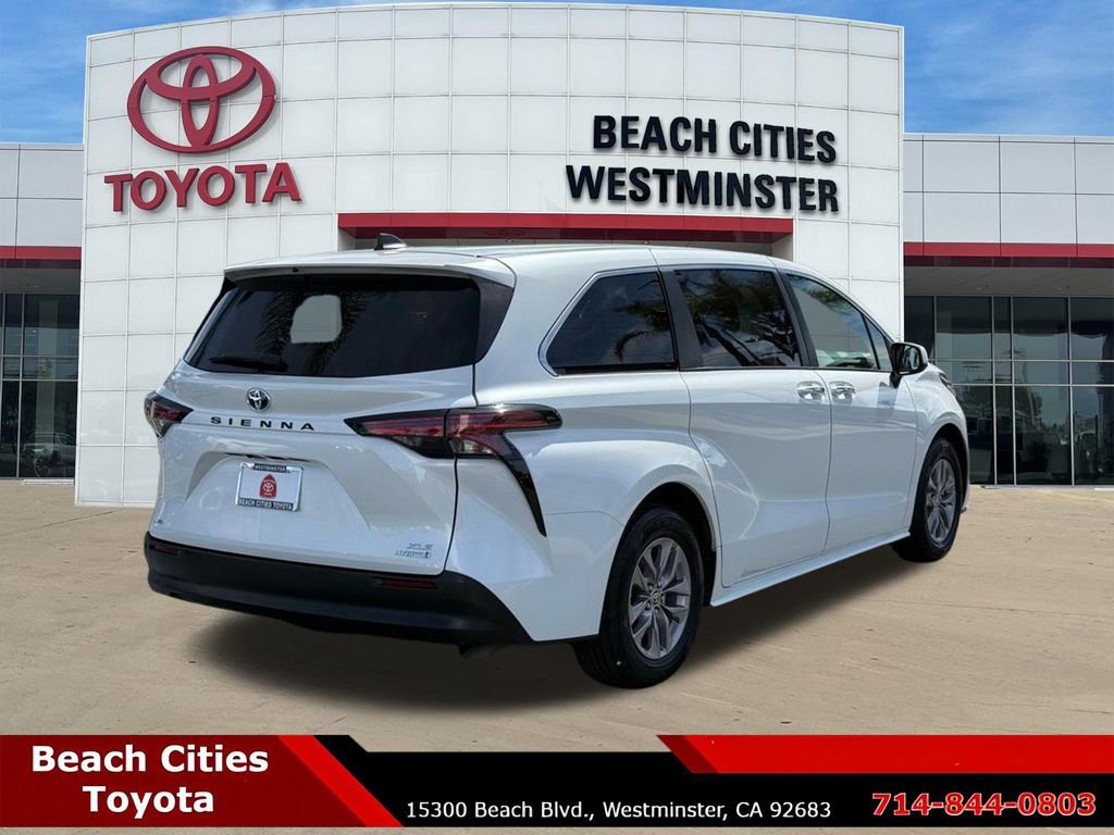 Certified 2022 Toyota Sienna XLE image 12