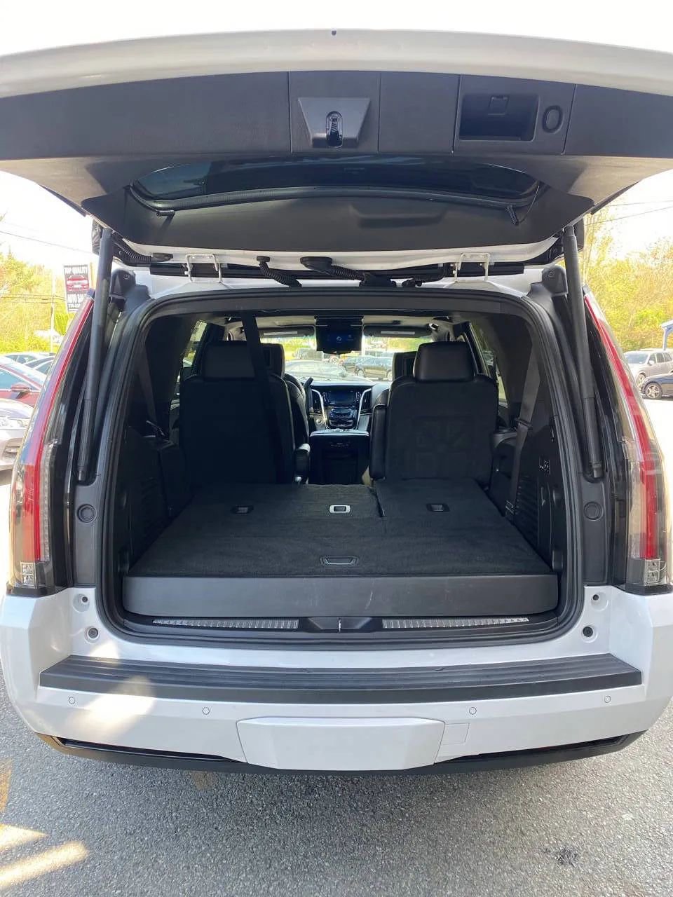 Used 2019 Cadillac Escalade Platinum AWD/4WD image 8