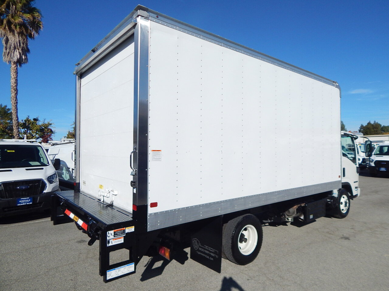 Used 2023 Isuzu NPR image 8