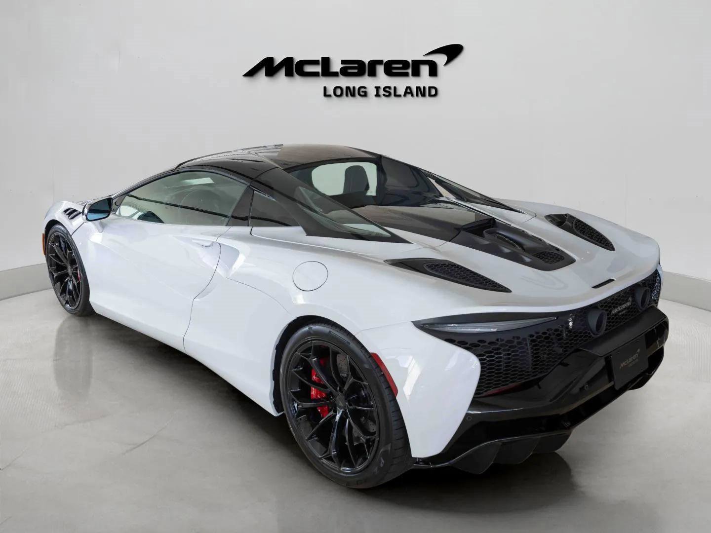 Used 2025 McLaren Artura Spider image 29