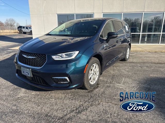 Used 2023 Chrysler Pacifica Touring-L image 26