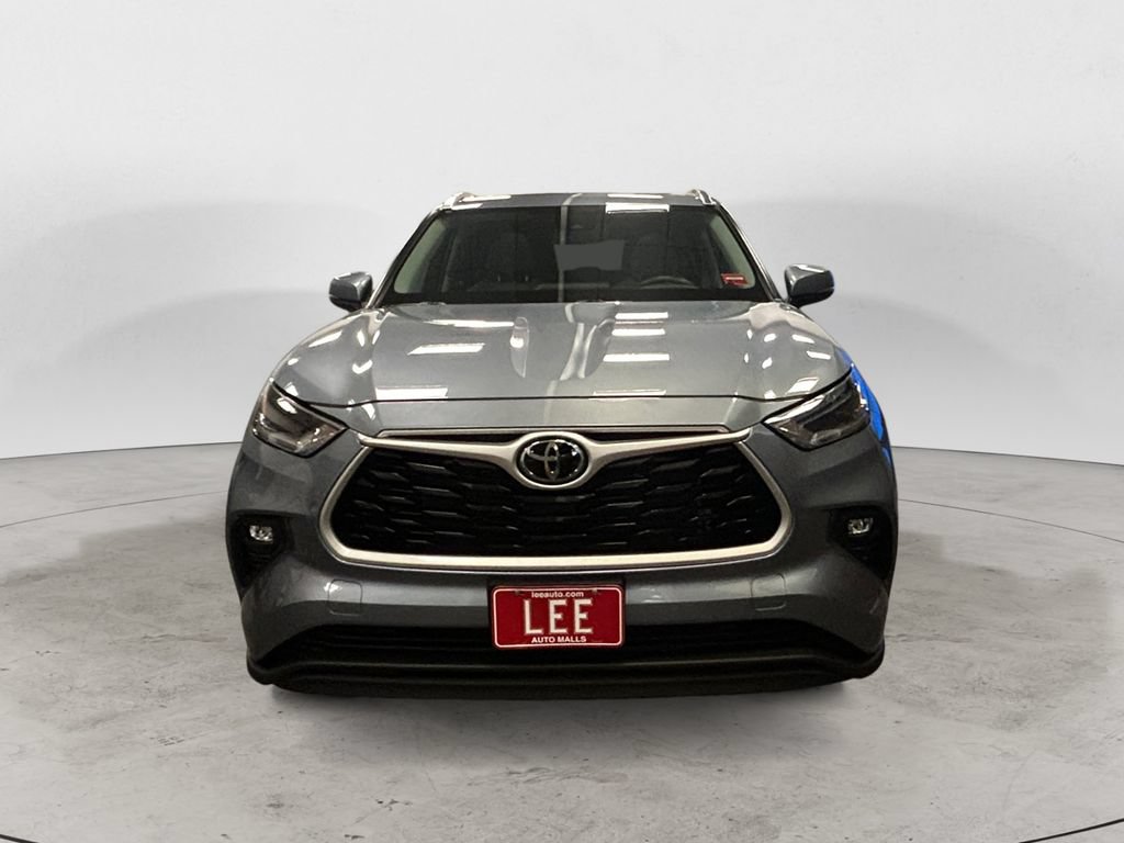 Used 2021 Toyota Highlander XLE AWD/4WD image 8