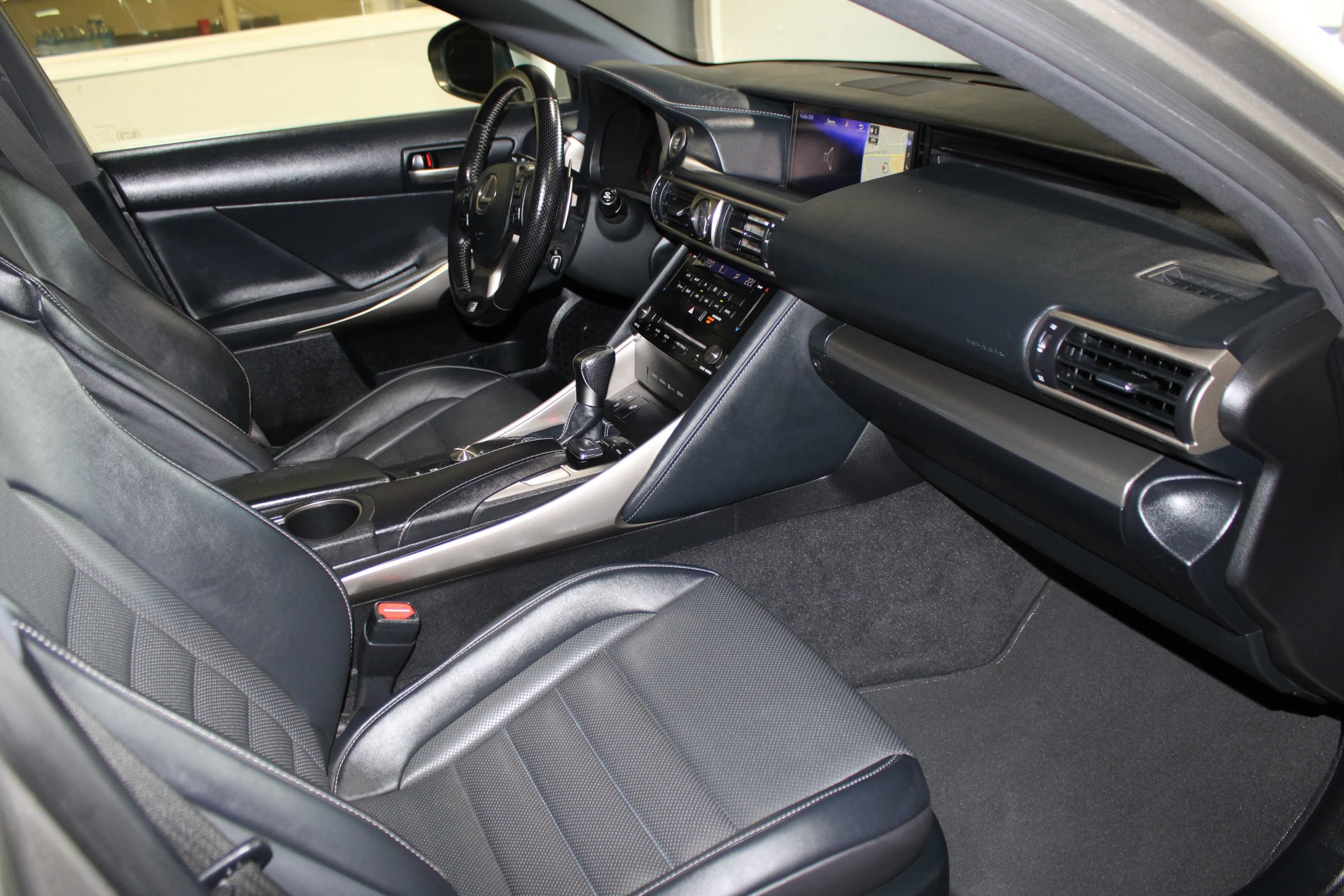 Used 2017 Lexus IS 350 AWD image 33