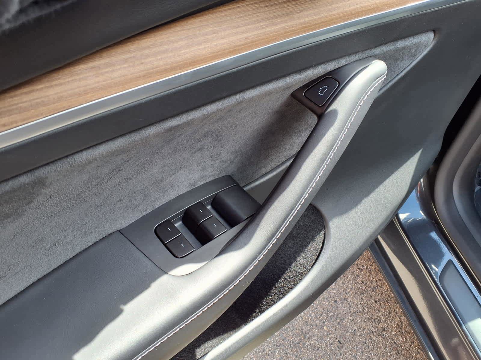 Used 2025 Tesla Model Y Long Range RWD image 15