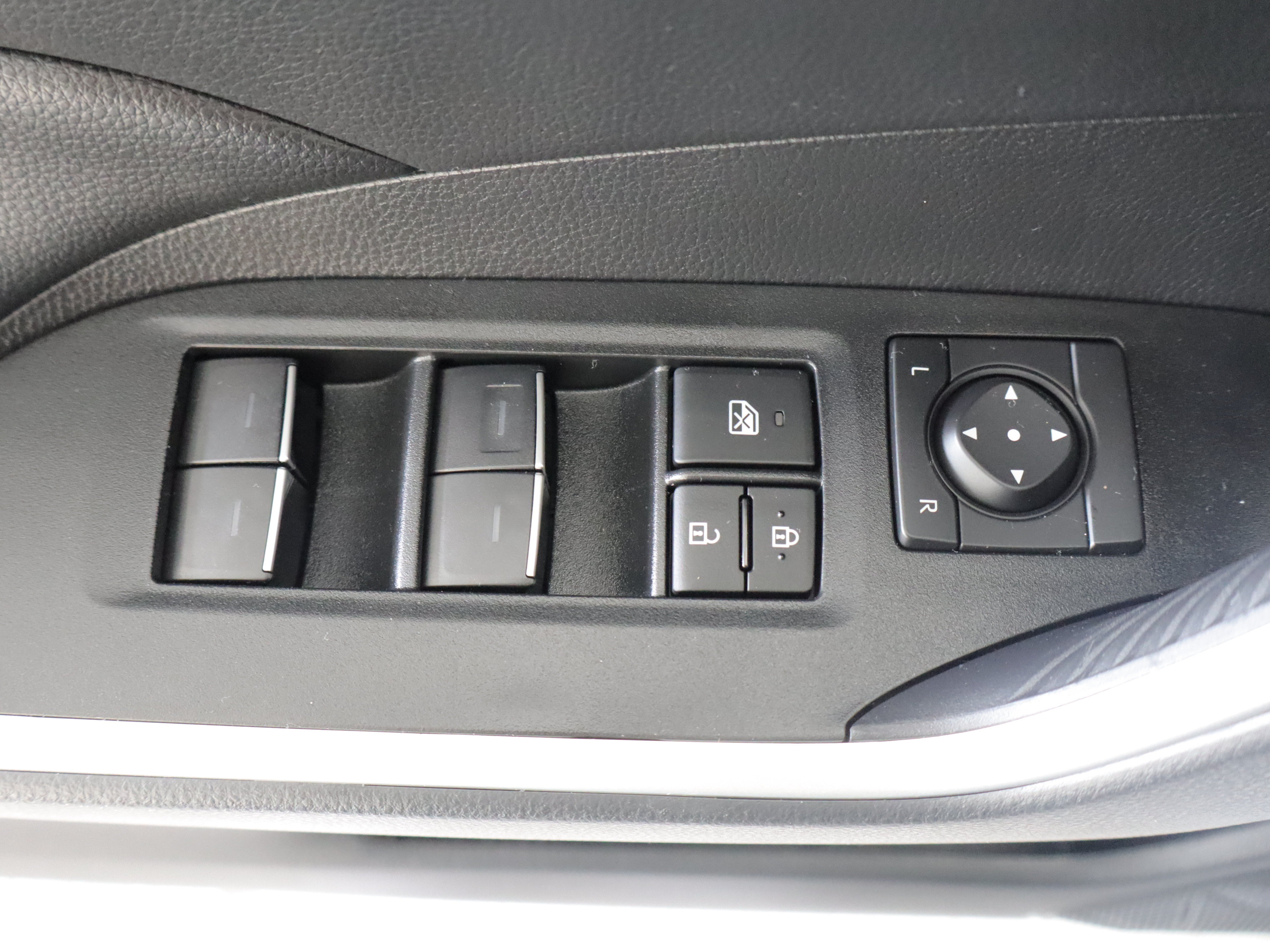 Used 2024 Toyota RAV4 XLE w/ Convenience Package AWD/4WD image 12