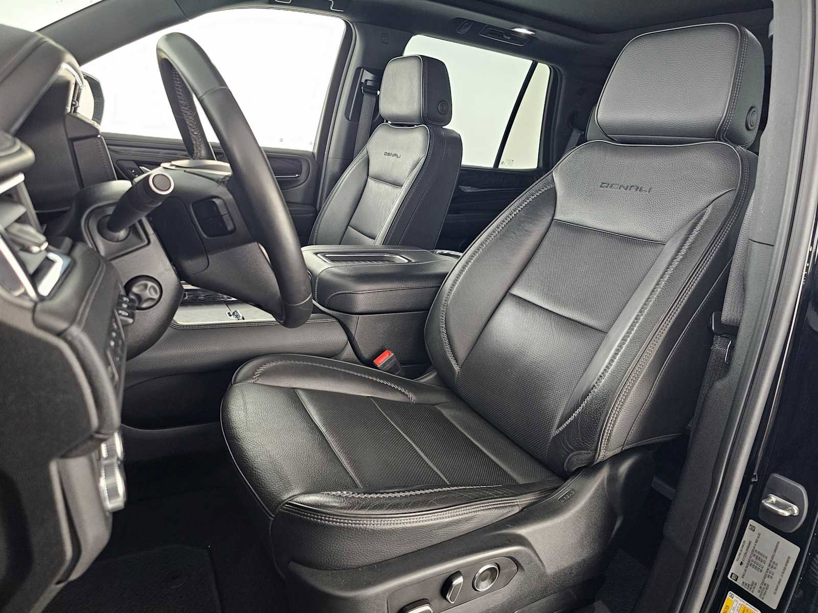 Used 2023 GMC Yukon Denali image 22