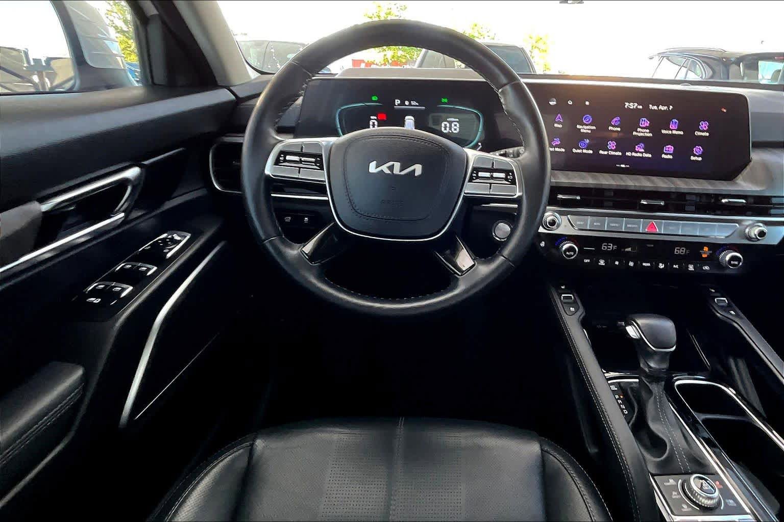 Used 2024 Kia Telluride EX w/ EX Captain's Chair Package image 6