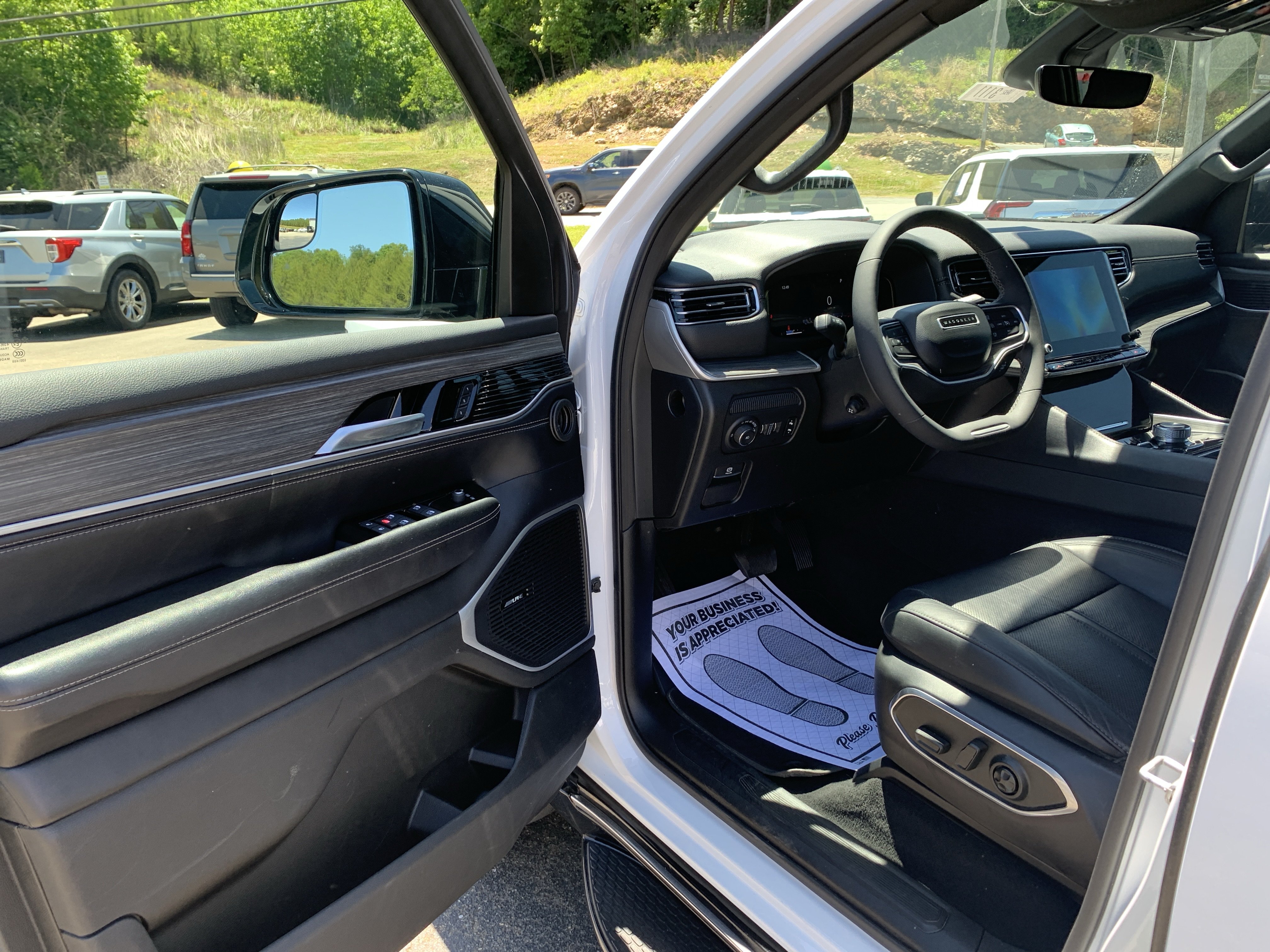 Used 2024 Jeep Wagoneer Series II AWD/4WD image 16