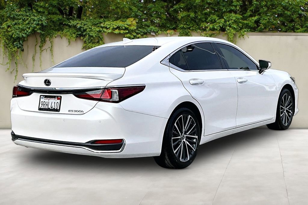 Used 2025 Lexus ES 300h w/ Premium Package FWD image 5