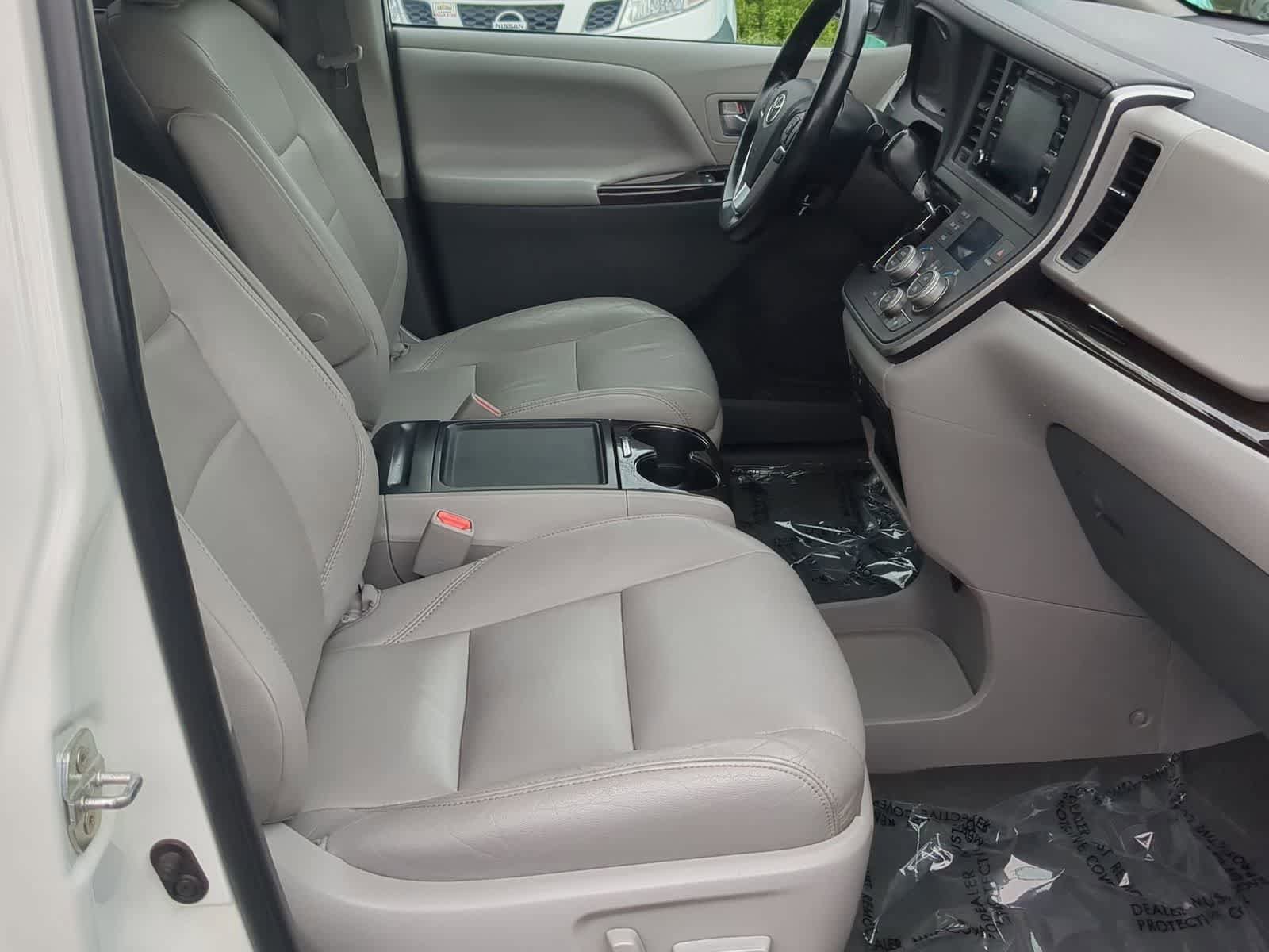 Used 2020 Toyota Sienna XLE w/ XLE Navigation Package FWD image 19