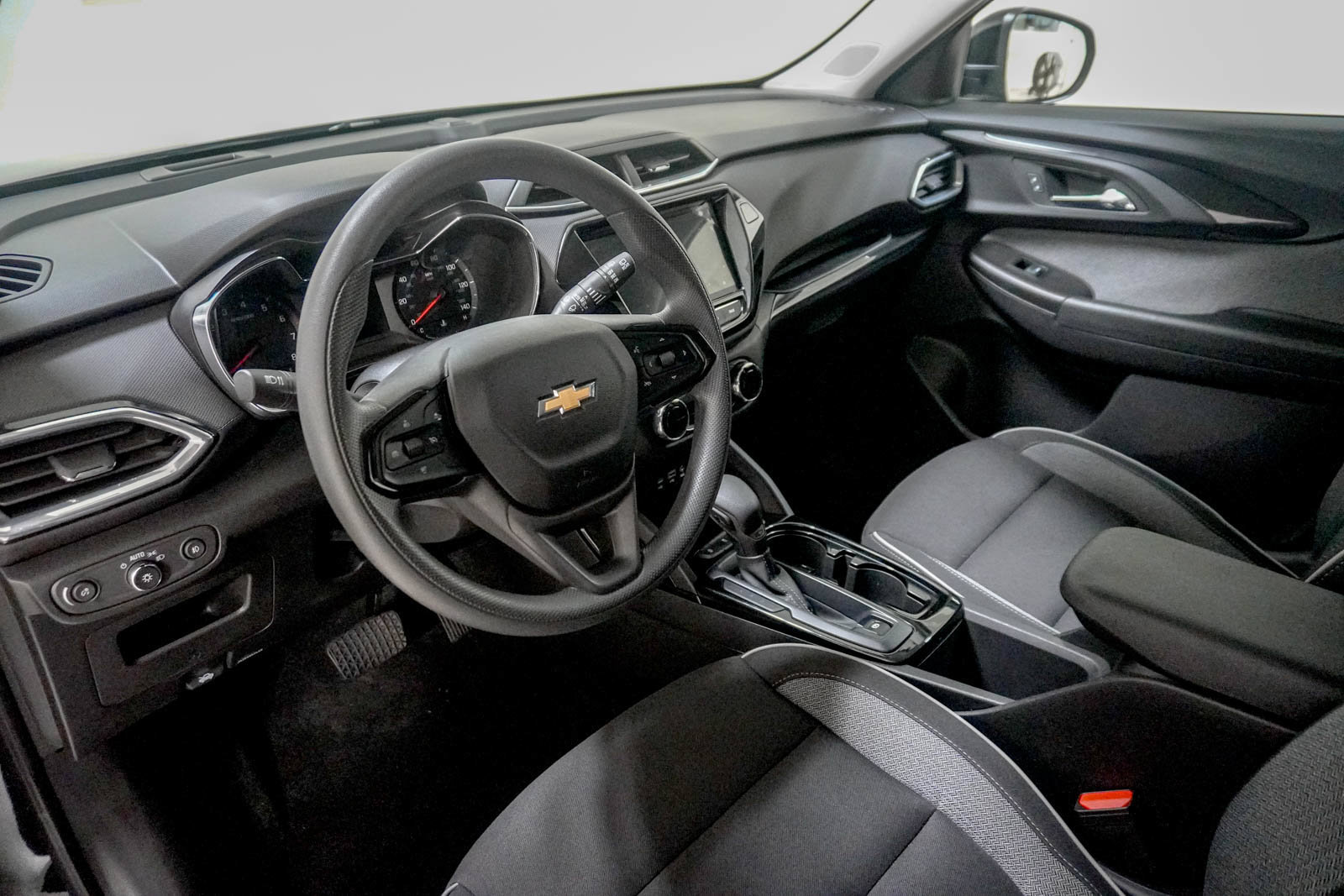 Used 2022 Chevrolet TrailBlazer LT w/ Convenience Package FWD image 18