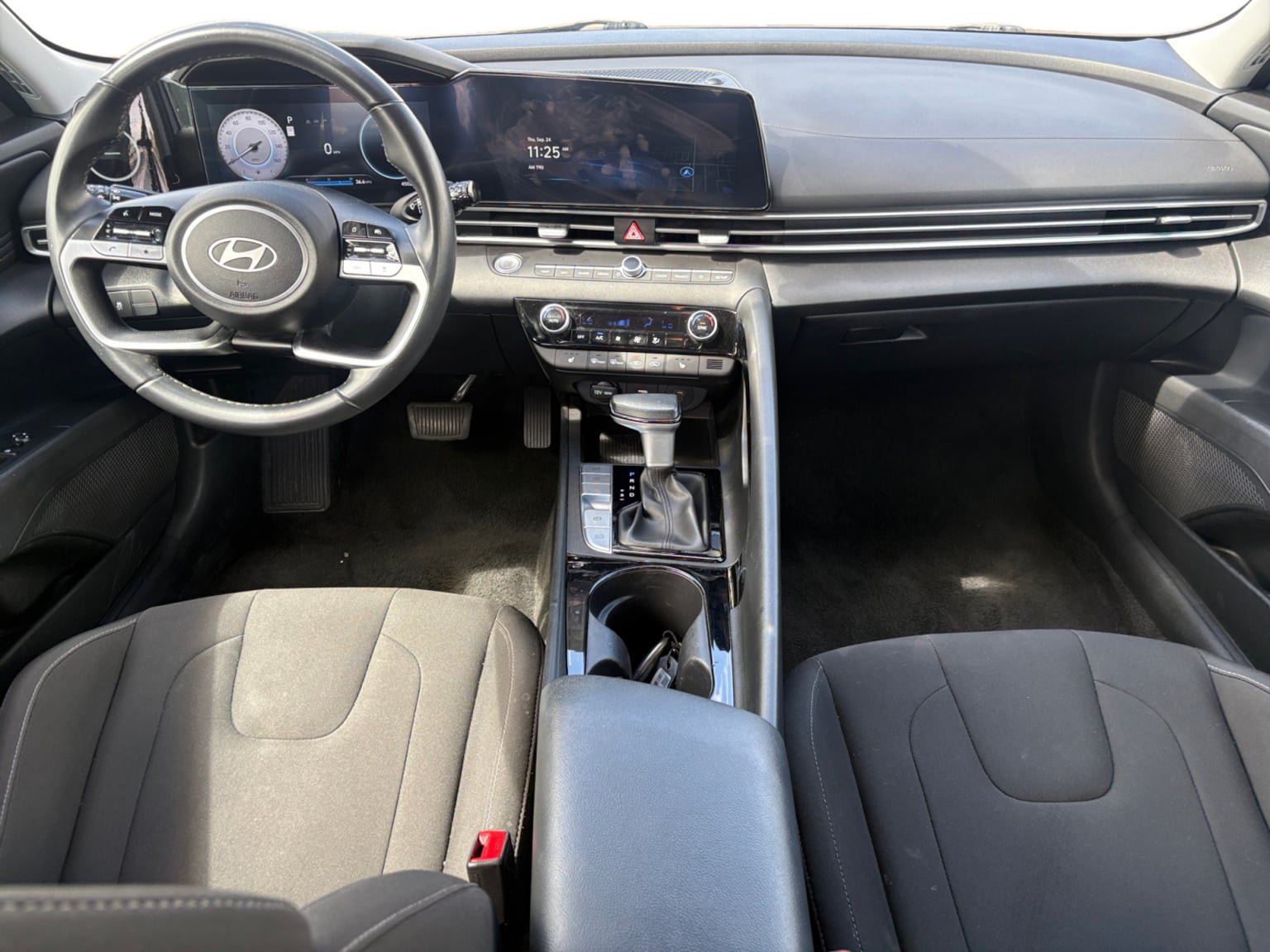 Used 2025 Hyundai Elantra SEL FWD image 12