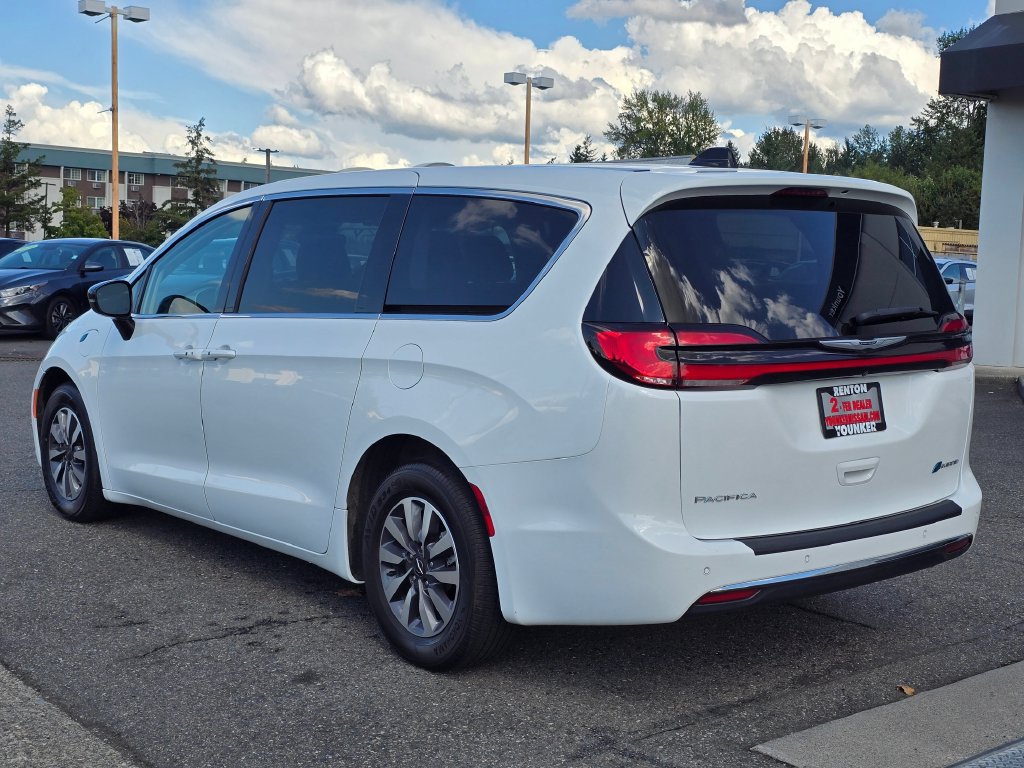 Used 2024 Chrysler Pacifica Limited FWD image 3